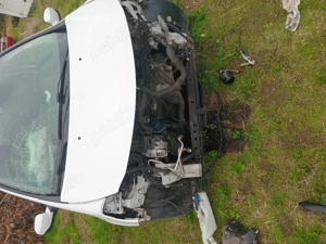 Dezmembrez renault clio din 2012 1.5 ,euro5 motorul funcționează  - imagine 3