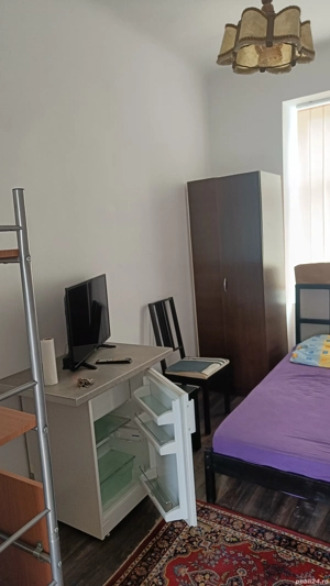 inchiriez camera cu baie