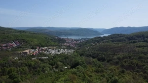 Teren intravilan 2.500 mp cu vie, pomi fructiferi și construcții   Orșova, DN57 spre Ieșelnița