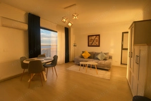 Apartament 3 camere | Solid House Butoaie | Vedere frontală spre lac  - imagine 3