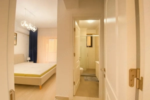 Apartament 3 camere | Solid House Butoaie | Vedere frontală spre lac  - imagine 7