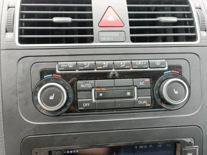 VW Touran 1.6 TDI 2011 - imagine 19