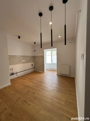 Apartament 2 camere, decomandat, complet renovat - imagine 3