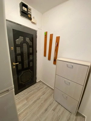 Vind apartament doua camere semidecomandat Brasov - imagine 2