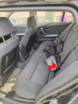 vând mașină în stare foarte buna