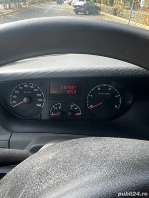 Masina este echipata cu frig  - imagine 4