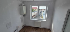 Propietar, vând apartament renovat, etaj 2, zona Terezian, str. Lungă. - imagine 5