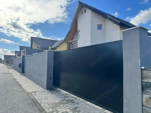 Casă modernă complet renovată, cu curte amenajată și sisteme inteligente