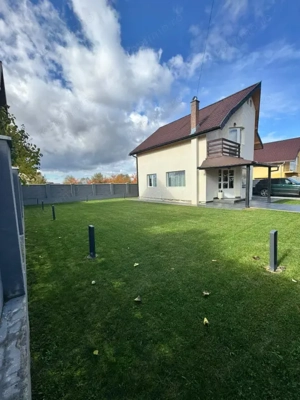 Casă modernă complet renovată, cu curte amenajată și sisteme inteligente - imagine 12
