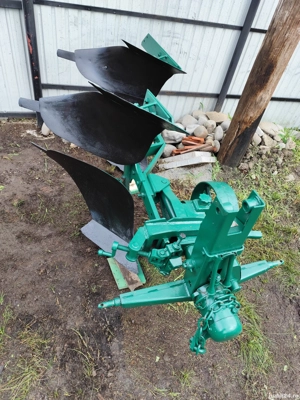 Plug reversibil cu două trupițe 