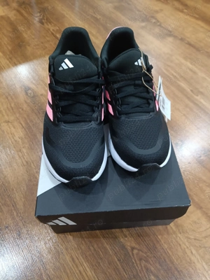 Adidași dama noi cu eticheta