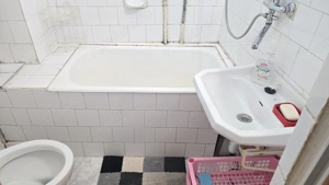 Inchiriez apartament 2 camere Deva, zona Dacia, bloc de 4 etaje, centrala termica, aer conditionat - imagine 2