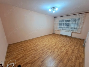 Vând apartament 2 camere etaj 2 în Botoșani zona Școlii nr.8  - imagine 2