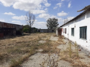 Teren cu cladiri de vanzare  - imagine 2