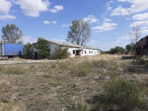 Teren cu cladiri de vanzare  - imagine 5