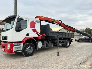 camion basculabil cu macara