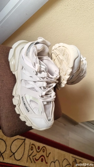 Vând adidasi 
