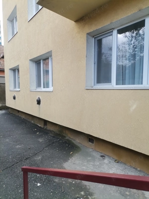 Se vinde apartament cu 3 camere decomandate în cartier după zid Mediaș preț 59000 euro  - imagine 5