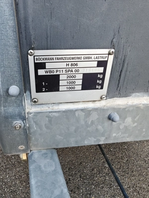 Vând remorca de 2  cai - 2000kg