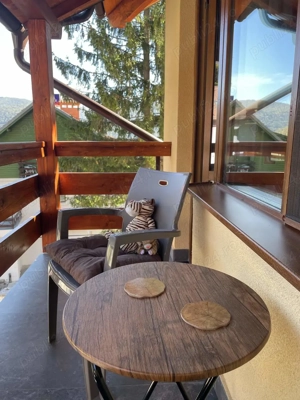 Vând apartament deosebit situat la trei minute de Pârtia Kalinderu!