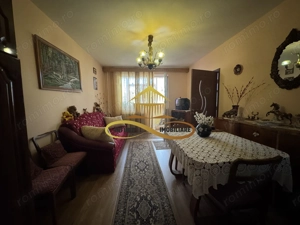 Apartament cu 2 camere cu balcon etaj 3 din 4 - de vanzare