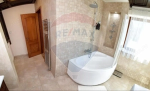 Apartament elegant cu mobilier de inspirație barocă, Valea Cheii 23 - imagine 4