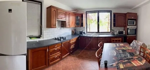 Casă / Vilă cu 4 camere de vânzare - imagine 9