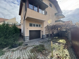  Casă ultracentrală cu curte și garaj | Confort premium în inima Oradiei - imagine 2