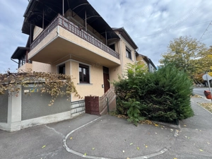  Casă ultracentrală cu curte și garaj | Confort premium în inima Oradiei - imagine 3