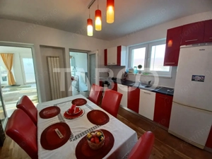 Casa individuala de inchiriat garaj pivnita curte generoasa Strand II - imagine 9