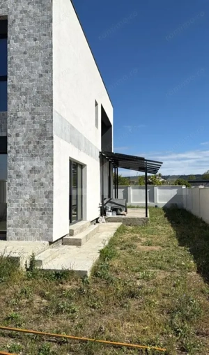 Casa moderna situata intr-o zona linistita, cu acces facil la oras - imagine 3