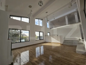 Vila superba, 4 camere, in zona Hlincea