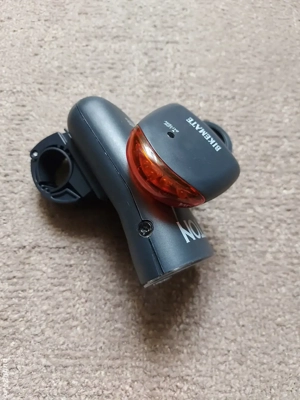 vînd set lumini bicicletă nou