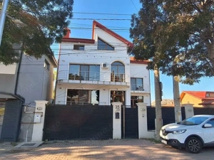 Casă / Vilă cu 8 camere de vânzare
