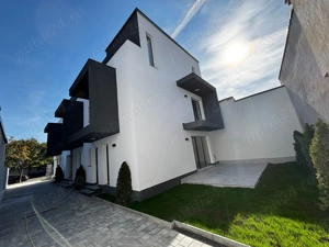 Triplex superb cu 3 apartamente individuale pe 2 nivele P+1+2E in Bucurestii Noi