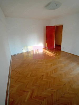 Vanzare apartament de 4 camere la Casa Poporului-stradal