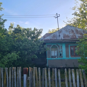Vând teren de 2700 mp cu casă bătrânească