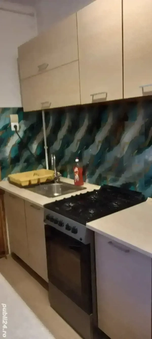 închiriez apartament 2 camere spațioase la casă  - imagine 4