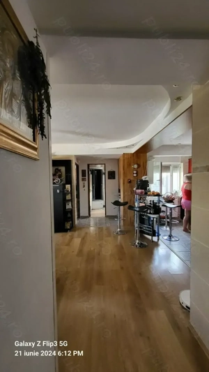 Ofer spre închiriere apartament cu 3 camere