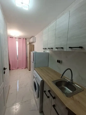 Camera camin, cu baie in interior, renovata, mobilata si utilata complet. - imagine 3