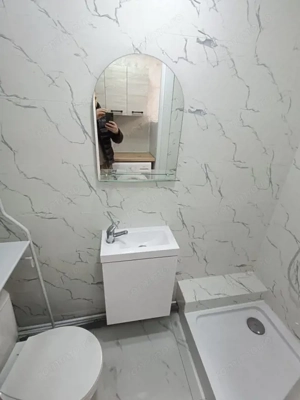 Camera camin, cu baie in interior, renovata, mobilata si utilata complet. - imagine 2