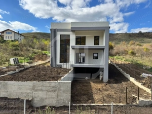 Casa Individuala finalizata, 2 garaje. zona Roata Faget - imagine 2