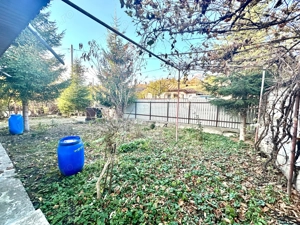 De Vanzare , TEREN in suprafata de 1900 mp , cu CASA BATRANEASCA  - imagine 8 De Vanzare , TEREN in suprafata de 1900 mp , cu CASA BATRANEASCA  - imagine 8