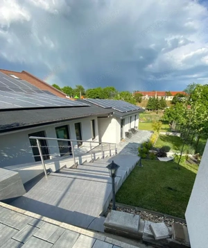 360 IMOBILIARE pune în vânzare o vilă superbă în Giarmata - imagine 2