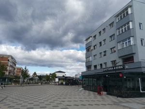 Vand apartamebt 4 camere centru Rovinar decomandat i  - imagine 3