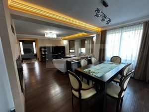 Casa cu piscina, 5 dormitoare, sistem smart home