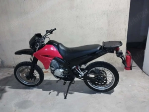 Yamaha XT125 supermoto - imagine 2