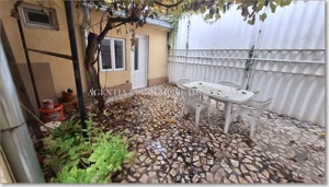 Garsoniera de inchiriat la curte zona Capitol