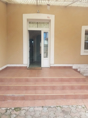 Inchiriez casa in Oradea, central, 3 camere, curte mica, garaj, beci