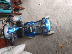 Vând cărucior electric pt persoană cu handicap,în stare bună,baterii noi.